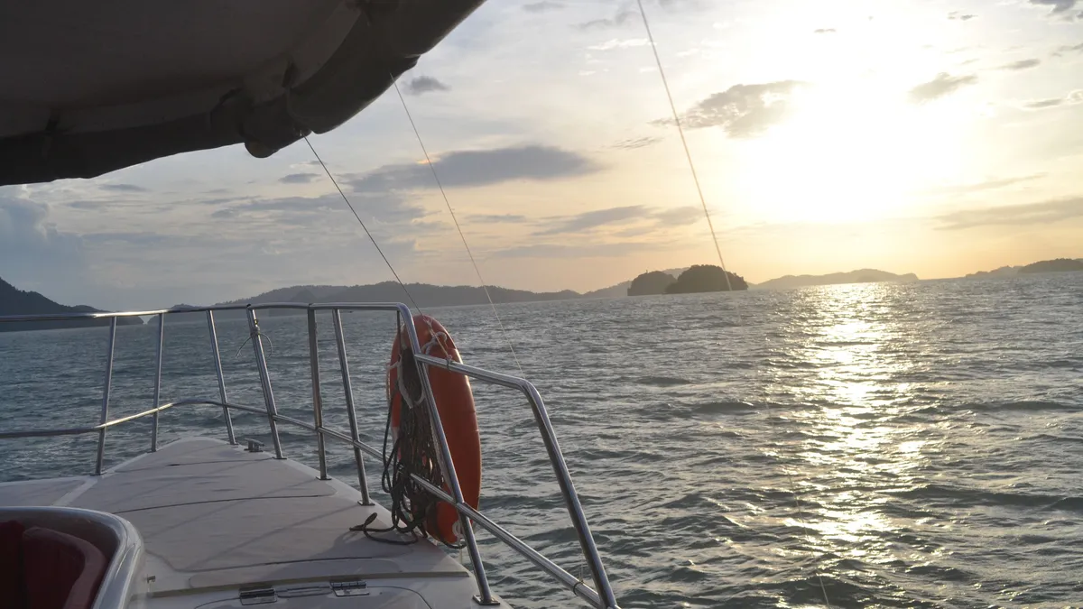 Ajándékot kapott a síron túlról a jacht tragédiát szenvedett özvegy és anya.