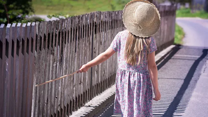 Így lett sztár a kislány az iskolai tehetségkutatón