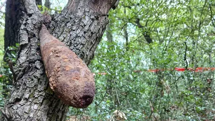 Teljes döbbenet, bombát találtak a túrázók a Mátrában