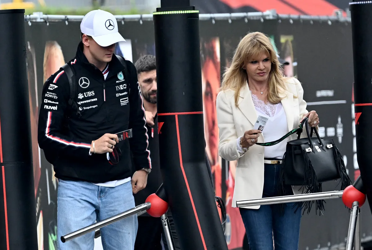 Mick és édesanyja, Corinna Schumacher egy F1-futamon