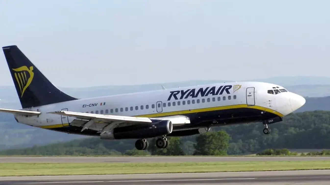 Kitört a pánik a Ryanair gépen: a repülő szárnyáról leugorva menekültek az utasok
