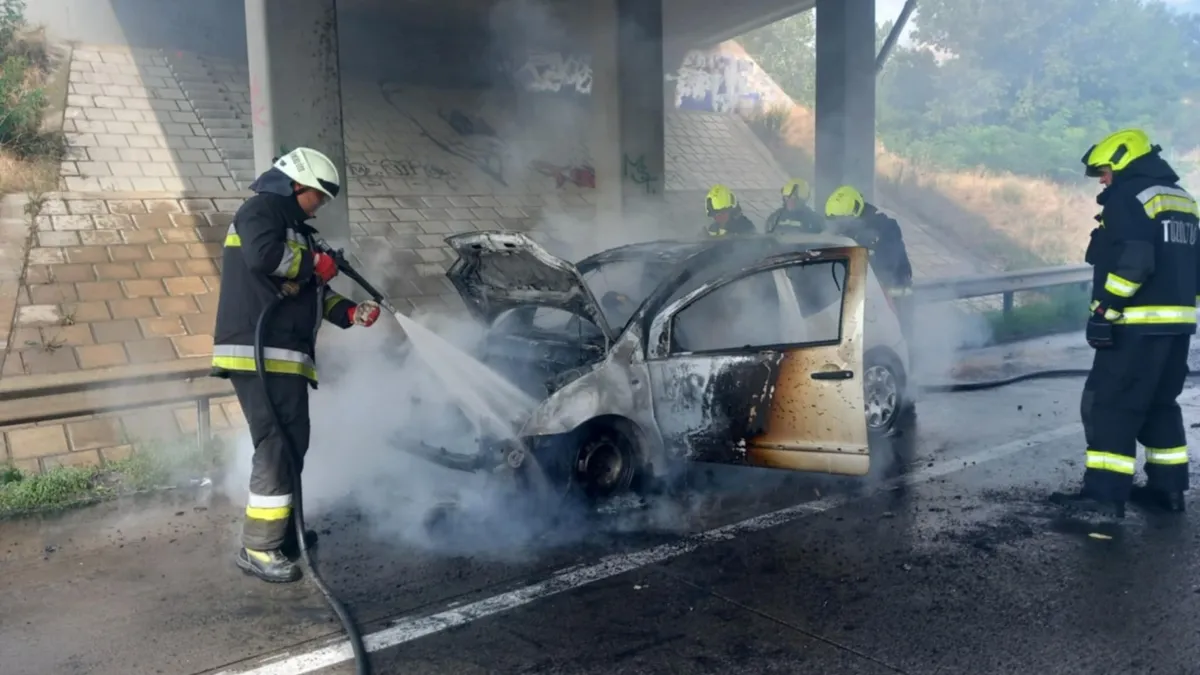 Kigyulladt az autó az M0-áson, így menekült ki a sofőr az égő járműből