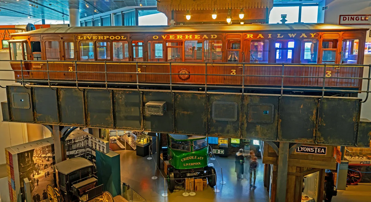 Liverpool, Liverpool Múzeum, járművek, kiállítási tárgyak