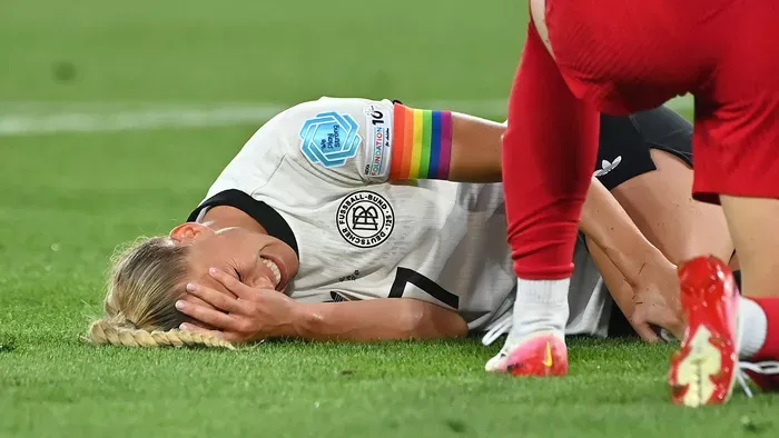 Megindítóan üzent a horrorsérülést szenvedett futballsztár