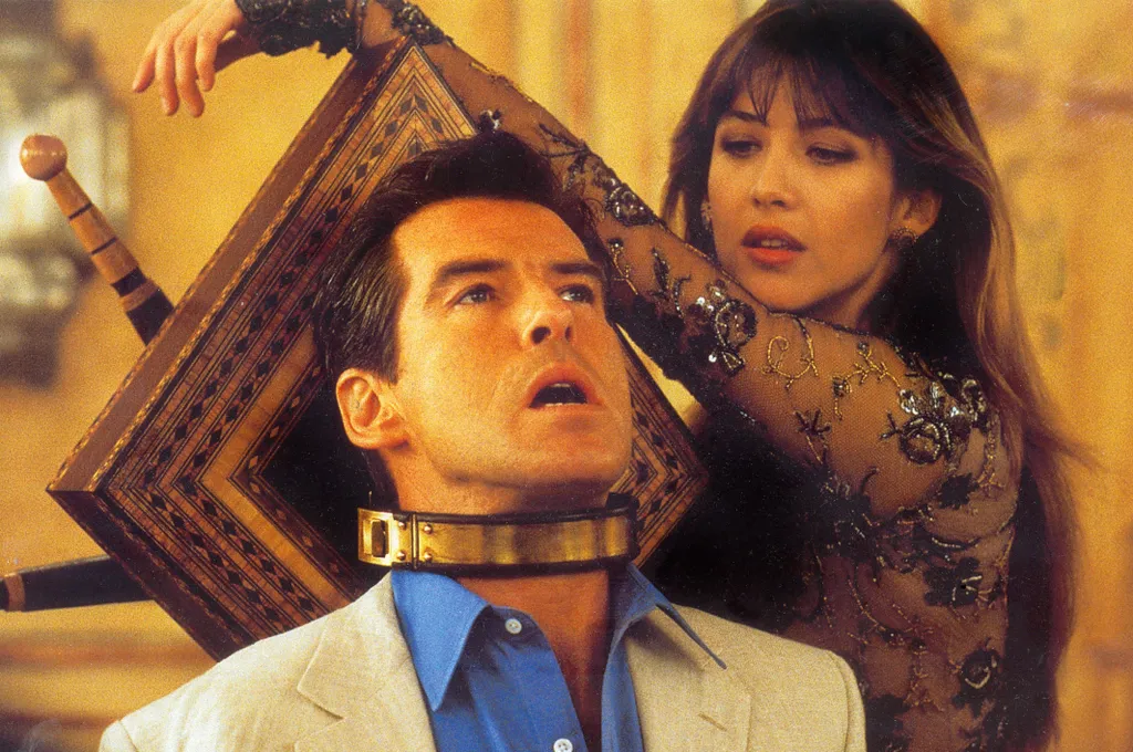 Pierce Brosnan, Sophie Marceau The World is Not Enough    Bondgirl torture 
JAMES BOND   007 Film movie stills

Ph: StillPhoto Collection/SUNSHINE
Sunshine
International Photo Agency
Holland
00 31(0)36 536  00 36
info@sunshinephoto.nl
www.sunshinephoto.nl