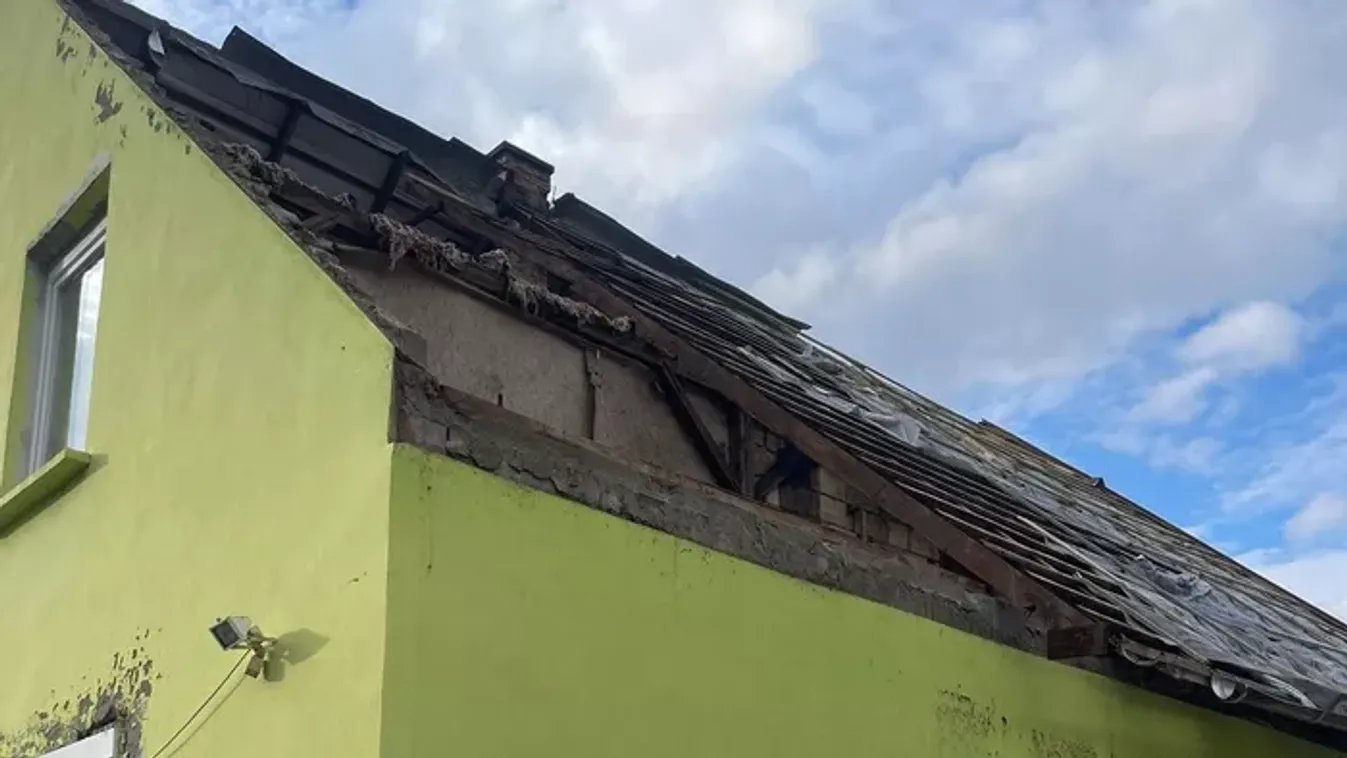 „Letépte a vihar a házunk tetejét!” – ömlött be a víz egy gyáli család otthonába