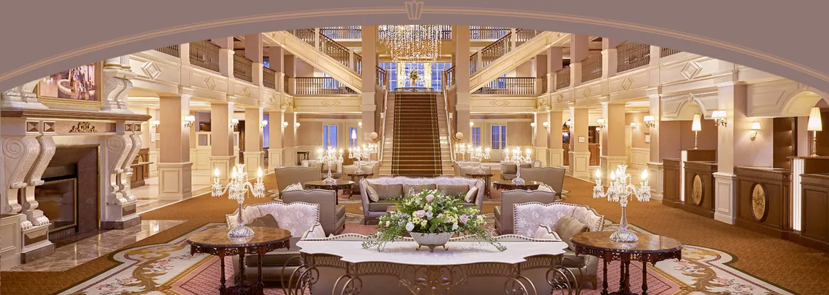 Disneyland Hotel, Párizs, luxus lobby