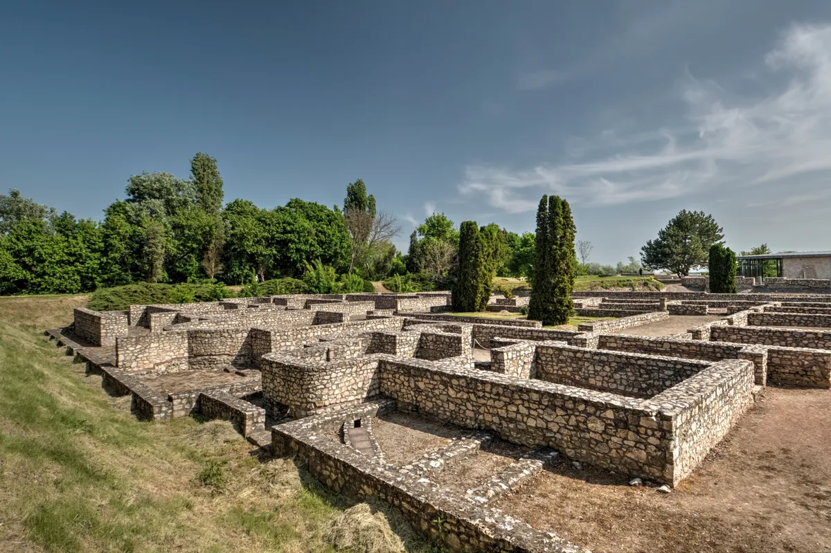 római kori romok, Tác, Gorsium, kőfalak