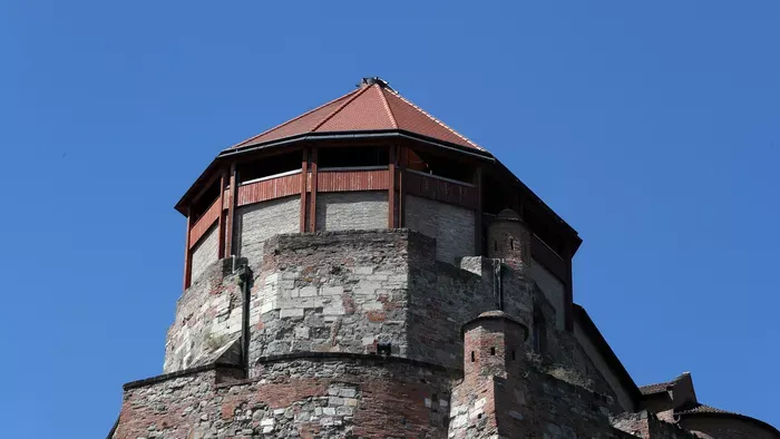 Újjászületik egy gyönyörű magyarországi vár, és egy kastély