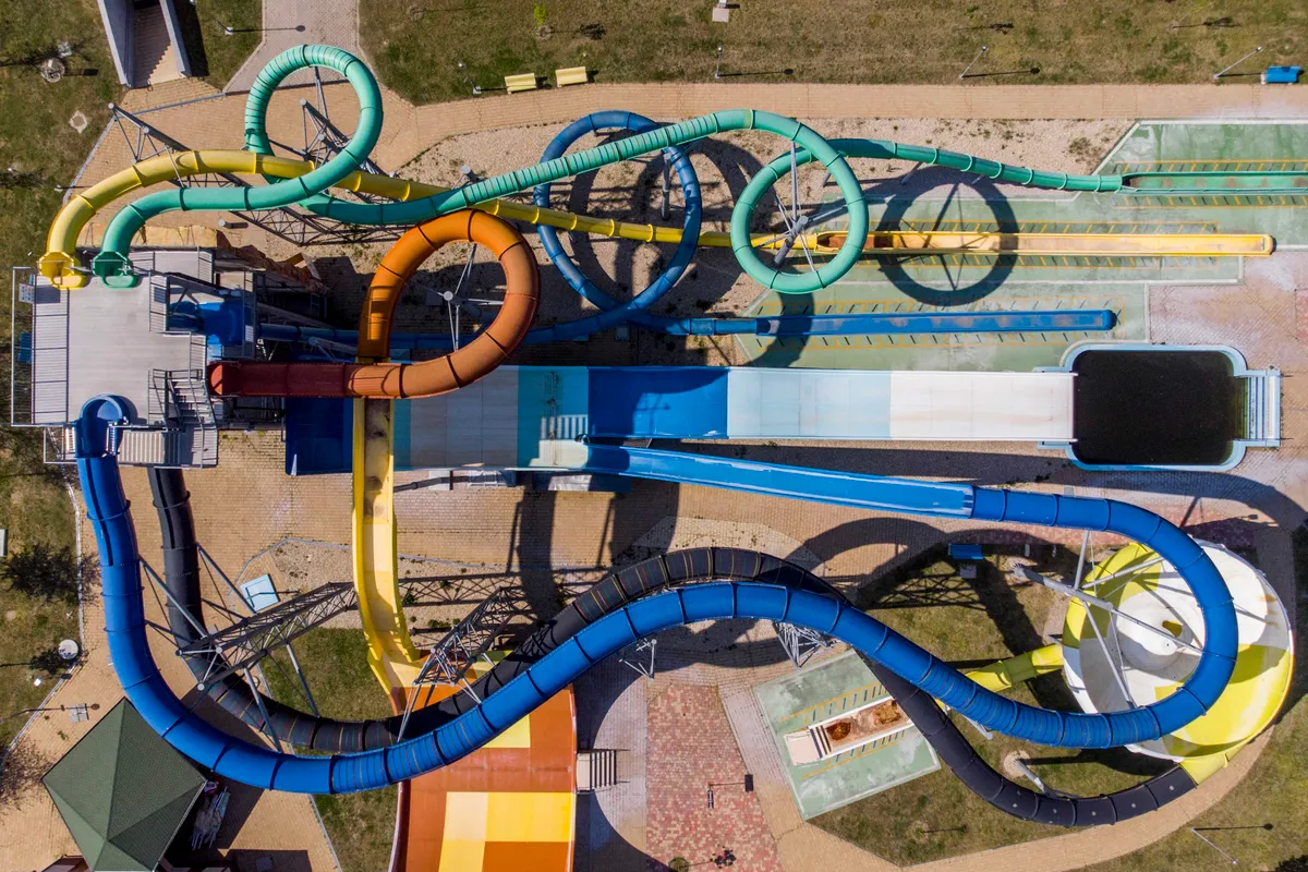csúszdás strandok, Hajdúszoboszló Hungarospa, színes csúszdák