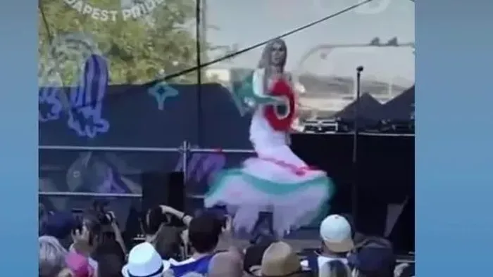 Földre dobta a magyar kokárdát egy drag queen
