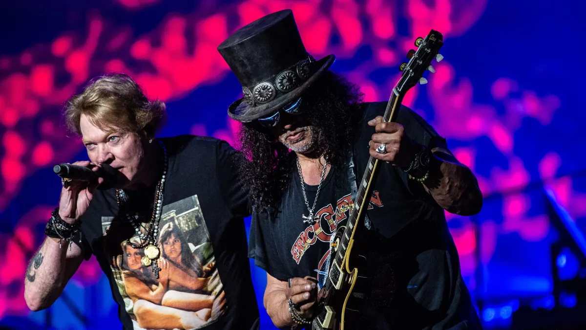 Guns N' Roses: Ilyen volt Axl Rose-ék gigabulija az Arénában – Galéria!