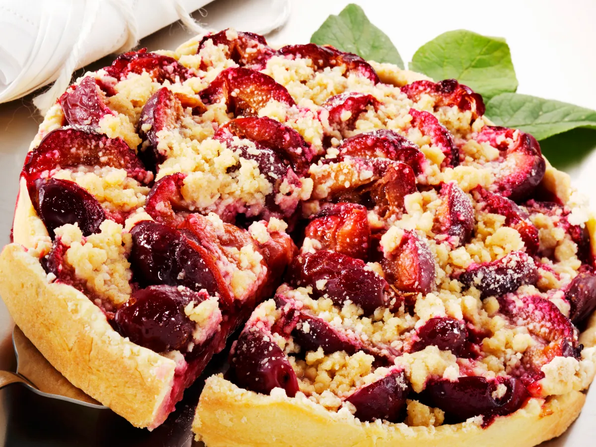 Plum crumble tart