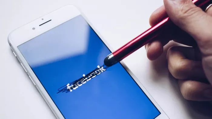 A Facebook lesújt: több millió profilt töröltek, ez az oka