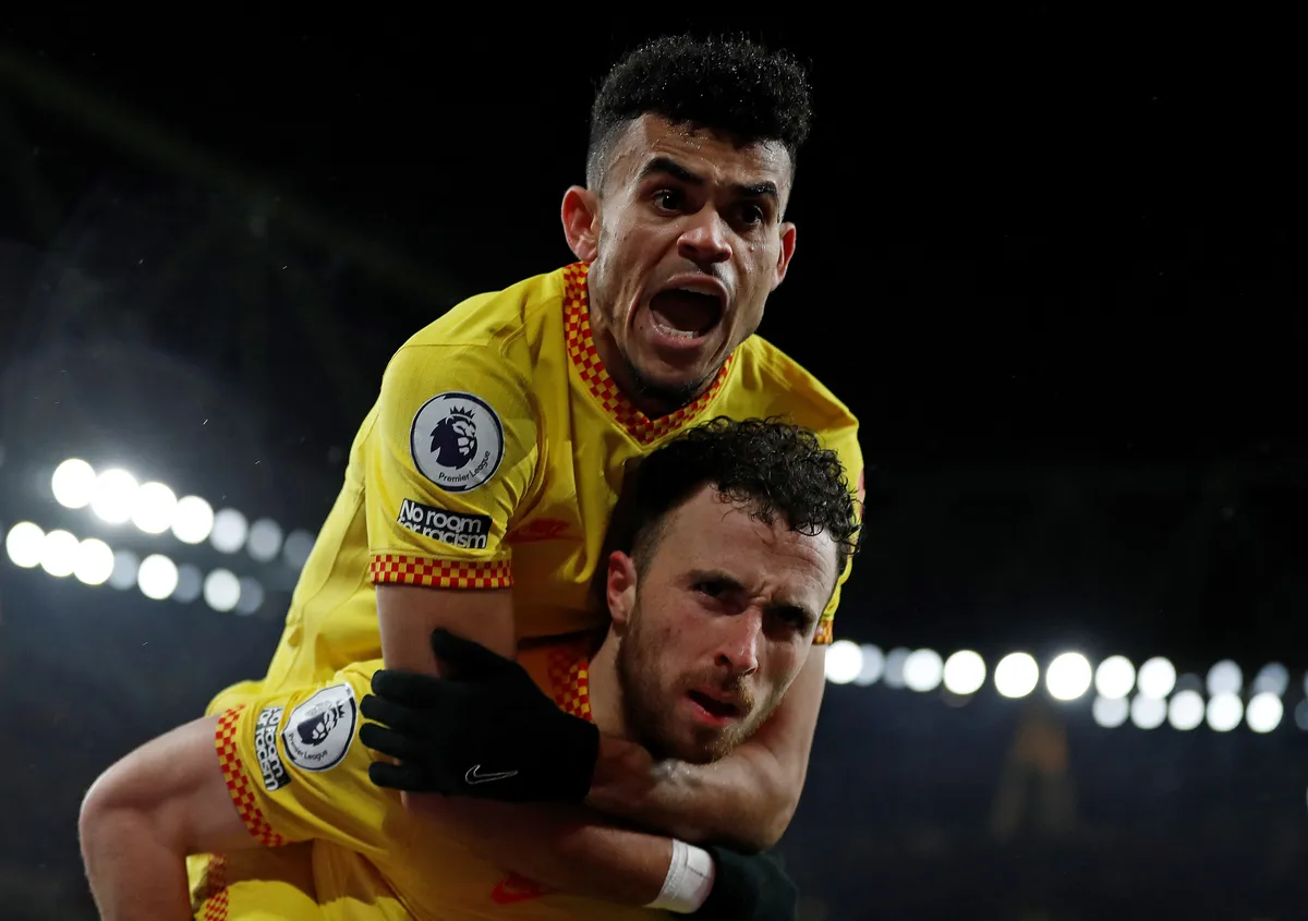 Diogo Jota és Luis Díaz (a nyakában): már azelőtt kapcsolatba kerültek, hogy csapattársak lettek volna Liverpoolban