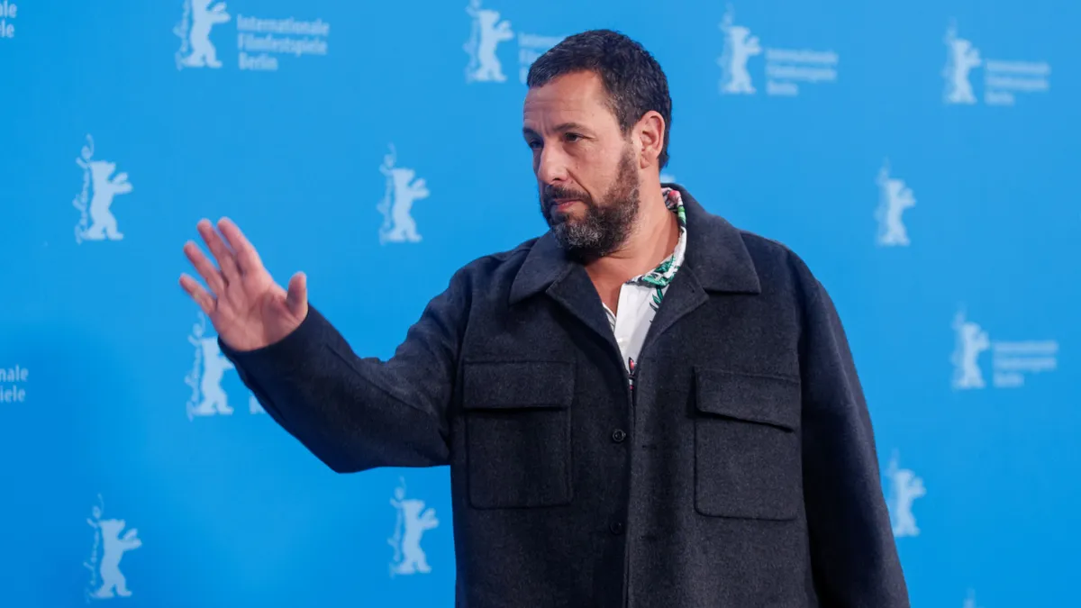 Patakokban folyik a rajongók könnye! Adam Sandler a Netflixen vett végső búcsút fiától