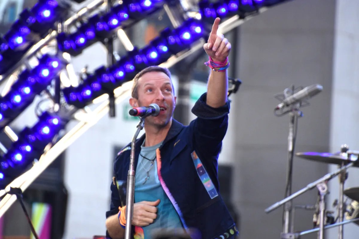 Coldplay zenekar frontembere, Chris Martin buktatta le a milliárdos tech-gurut és a szeretőjét