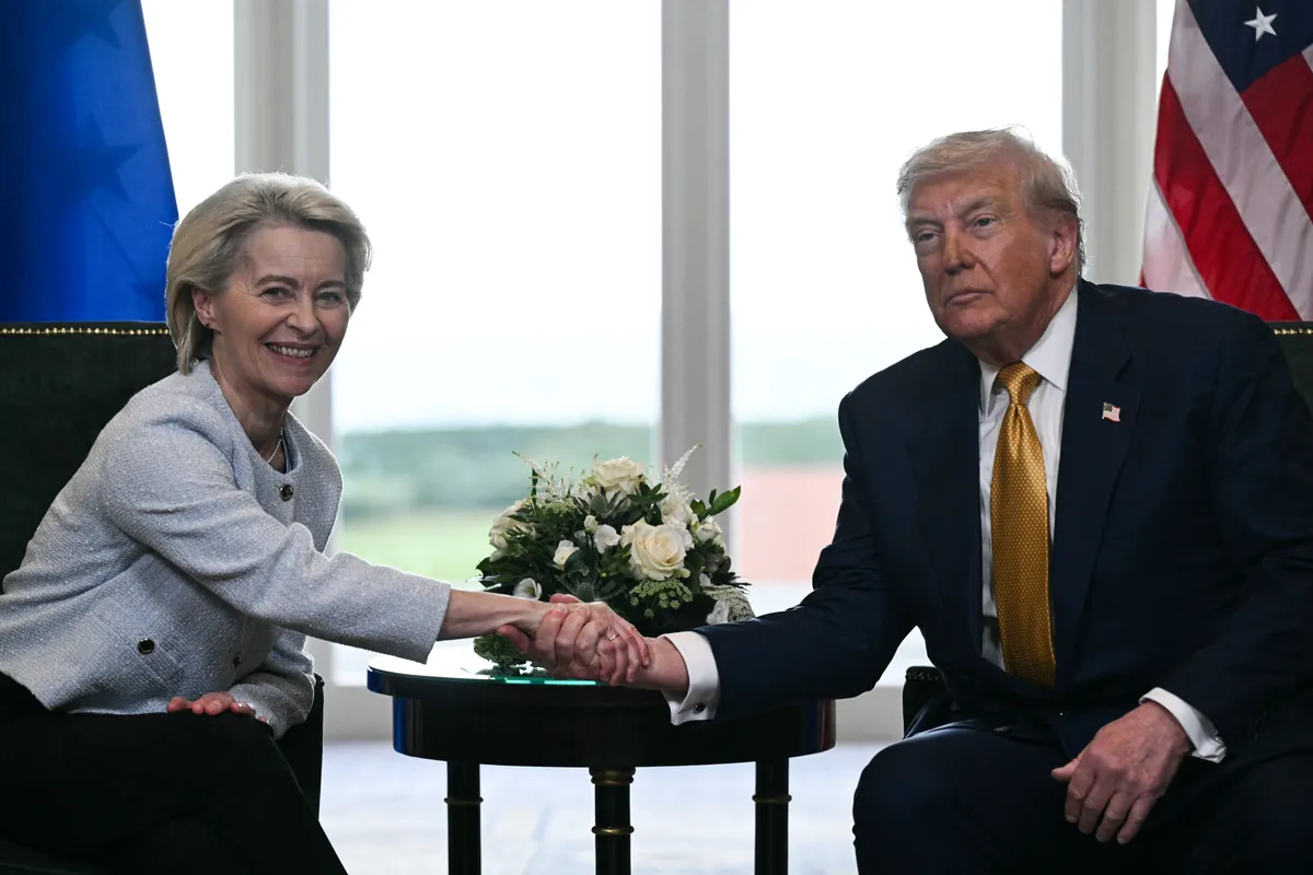 Trump és Ursula von der Leyen 