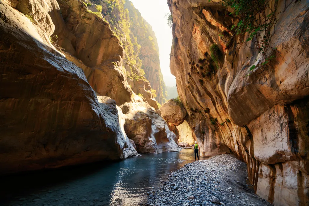 Göynük-kanyon: a kristálytiszta vizű patak, vízesések és sziklaszurdokok izgalmas terepet kínálnak túrázáshoz, kanyoninghoz vagy csak egy nyári csobbanáshoz.