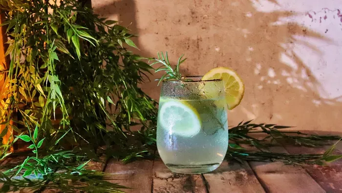 Ettől a frissítő detox italtól ragyogni fogsz a nyáron