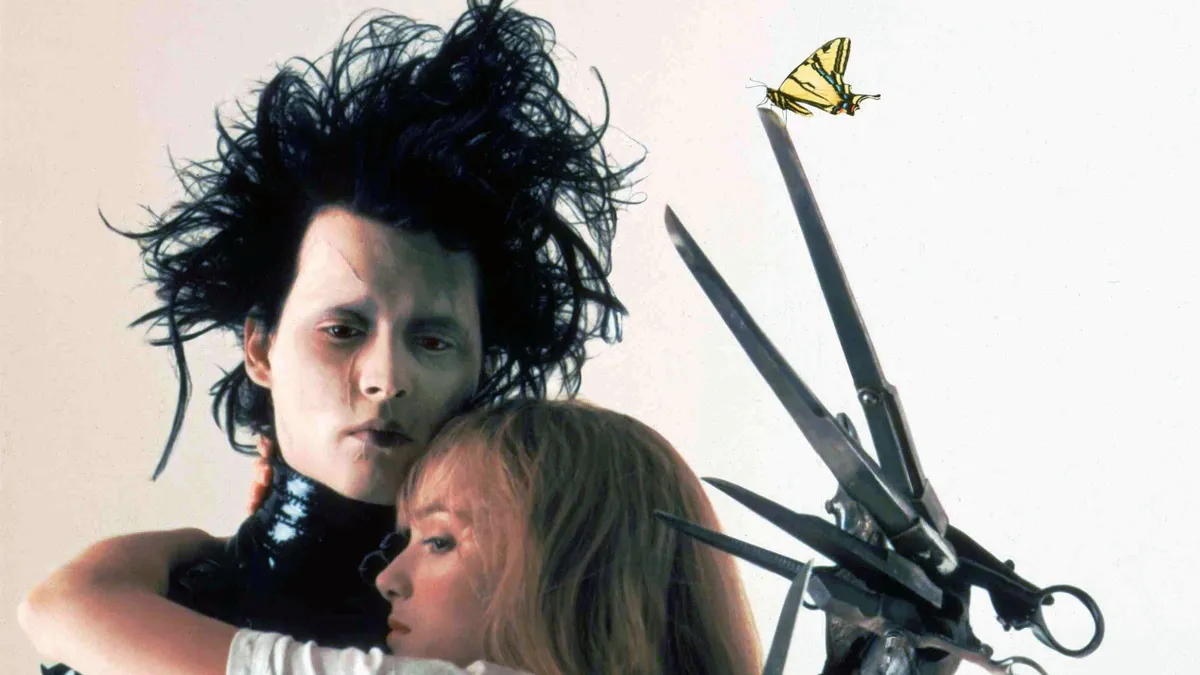 WINONA RYDER  and JOHNNY DEPP  in EDWARD SCISSORHANDS (1990).