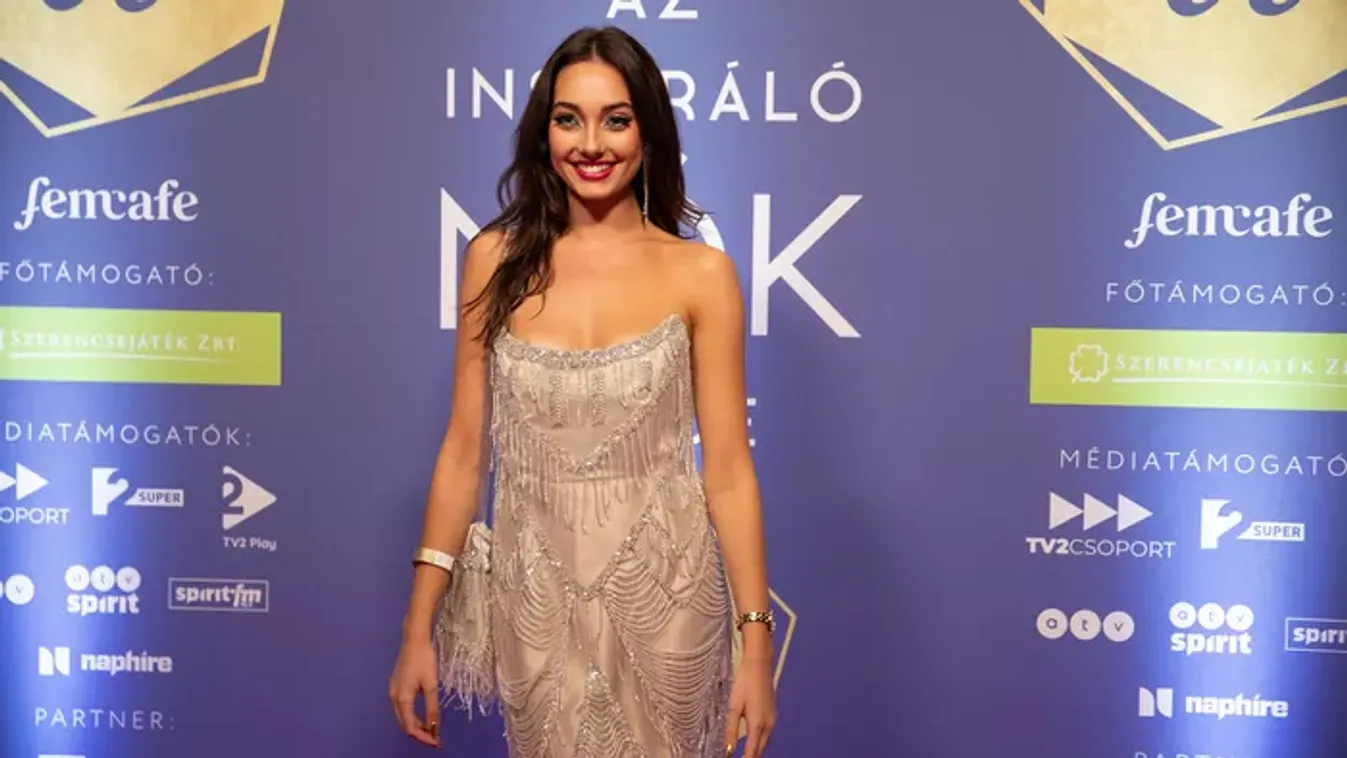 Hunyadi Donatella dögös dekoltázzsal szédítette el a rajongókat!