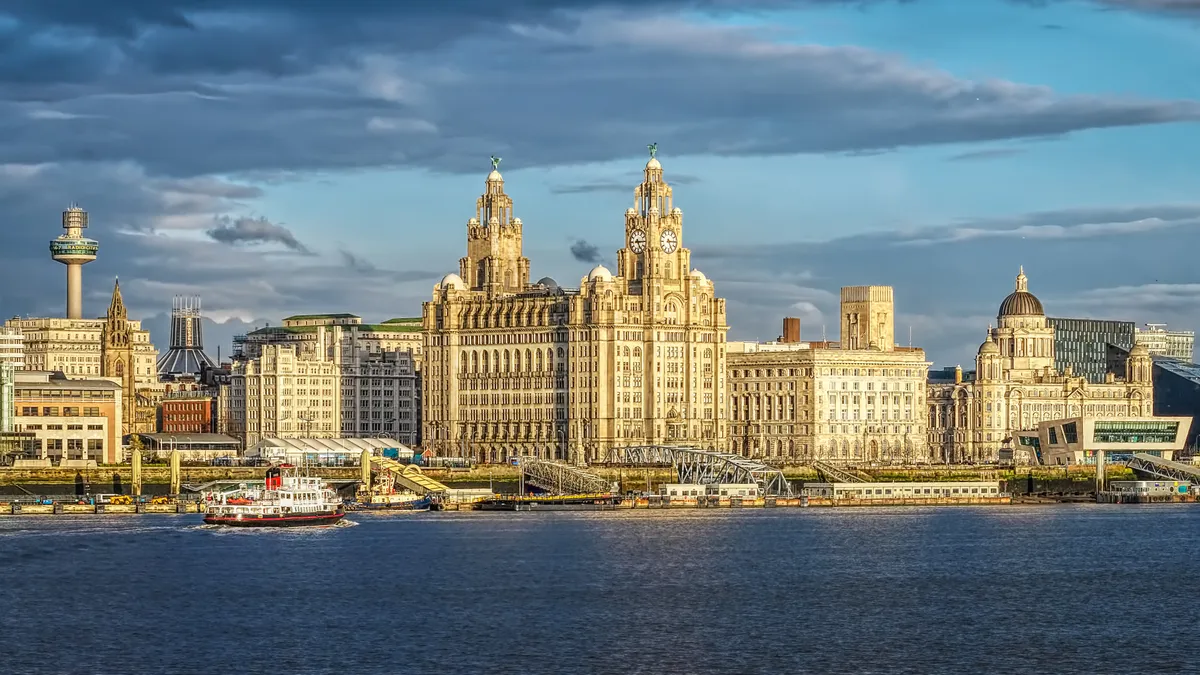 Liverpool, Mersey, hajó, épületek, vízpart