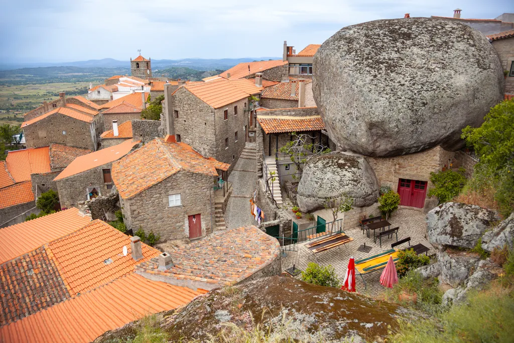 Sziklaház, Monsanto, Portugália 
