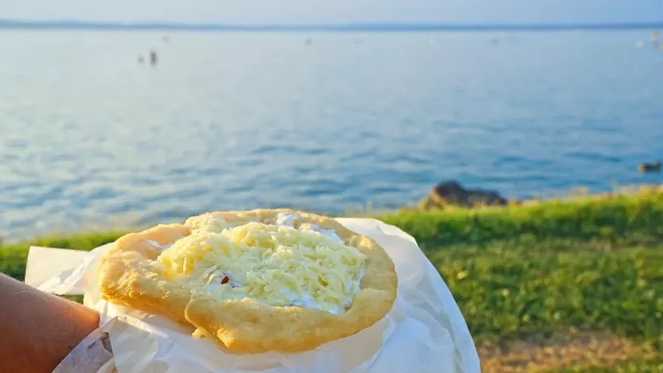 Itt szívvel lélekkel gyúrják a tésztát: Ezek a Balaton legjobb lángosozói, amiket ki kell próbálj