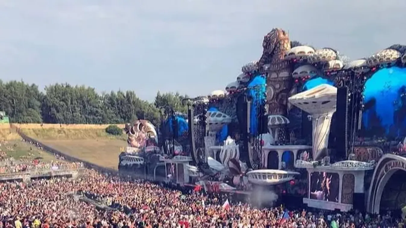 „Először azt hittem, hogy ez csak AI videós átverés” – Pintér Ada szerint ezért is szörnyű, hogy leégett a Tomorrowland nagyszínpada