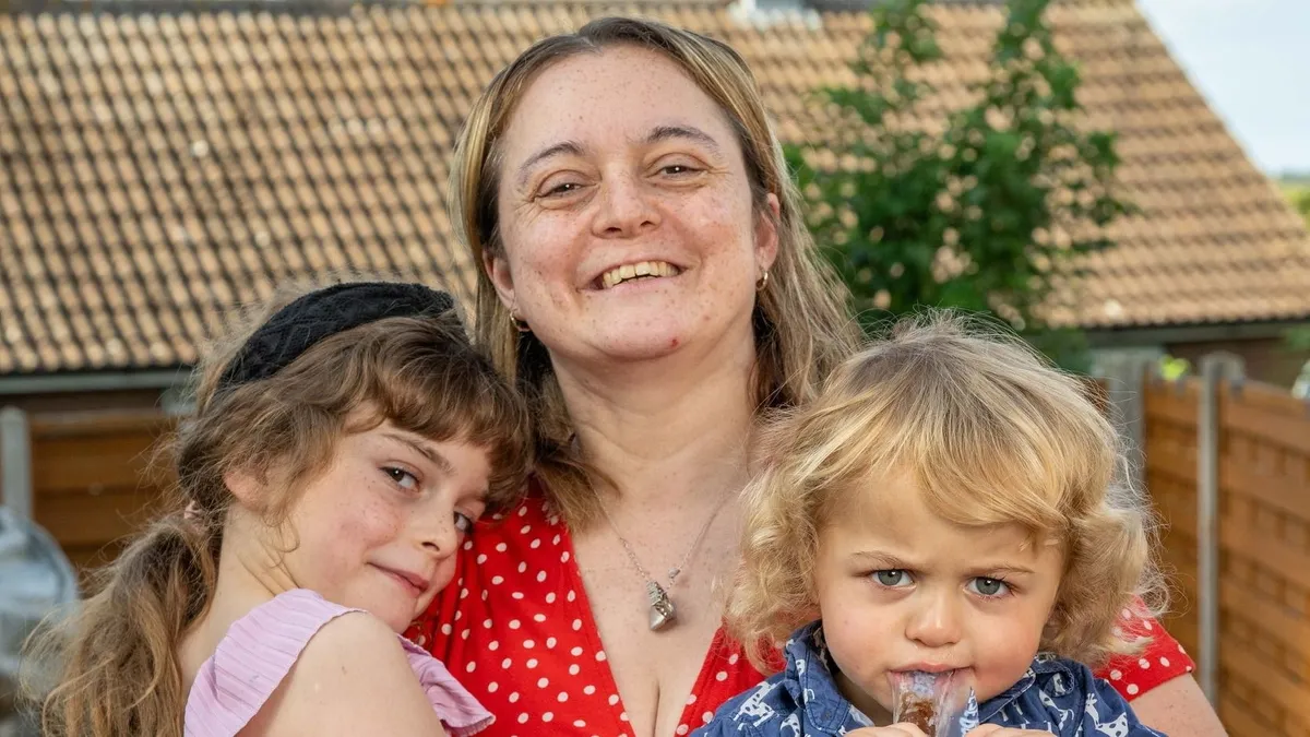 Egy napon fogantak, mégis öt év különbséggel születtek meg a csodaikrek: hogy lehetséges?