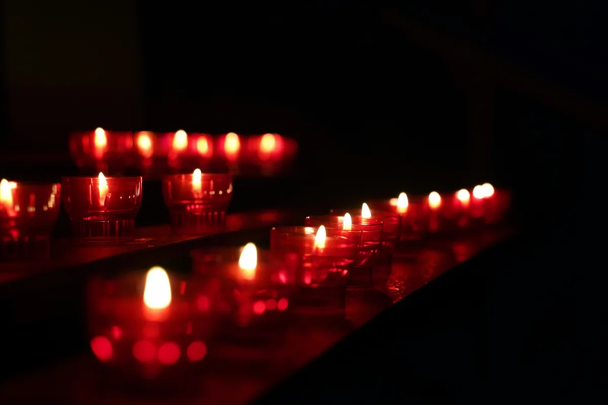 Hosszú órákra a forró kocsiban felejtette apja a kisfiút