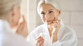  A retinol természetes alternatívája: mit tud a bakuchiol, és megéri-e váltani?