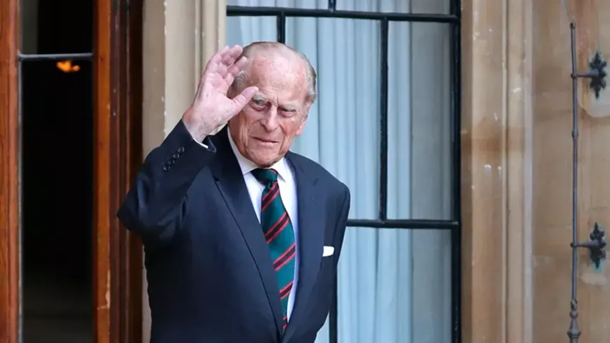 alt=Fülöp herceg kíméletlen négy szót súgott a királynőnek a sussexi pár ceremóniájának végén