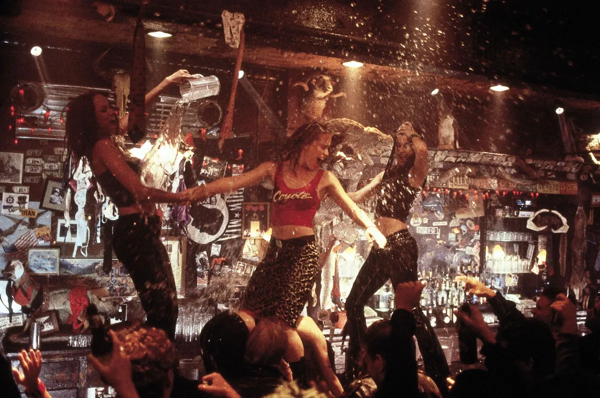 Sakáltanya, 2000 - Coyote Ugly - Movie Set