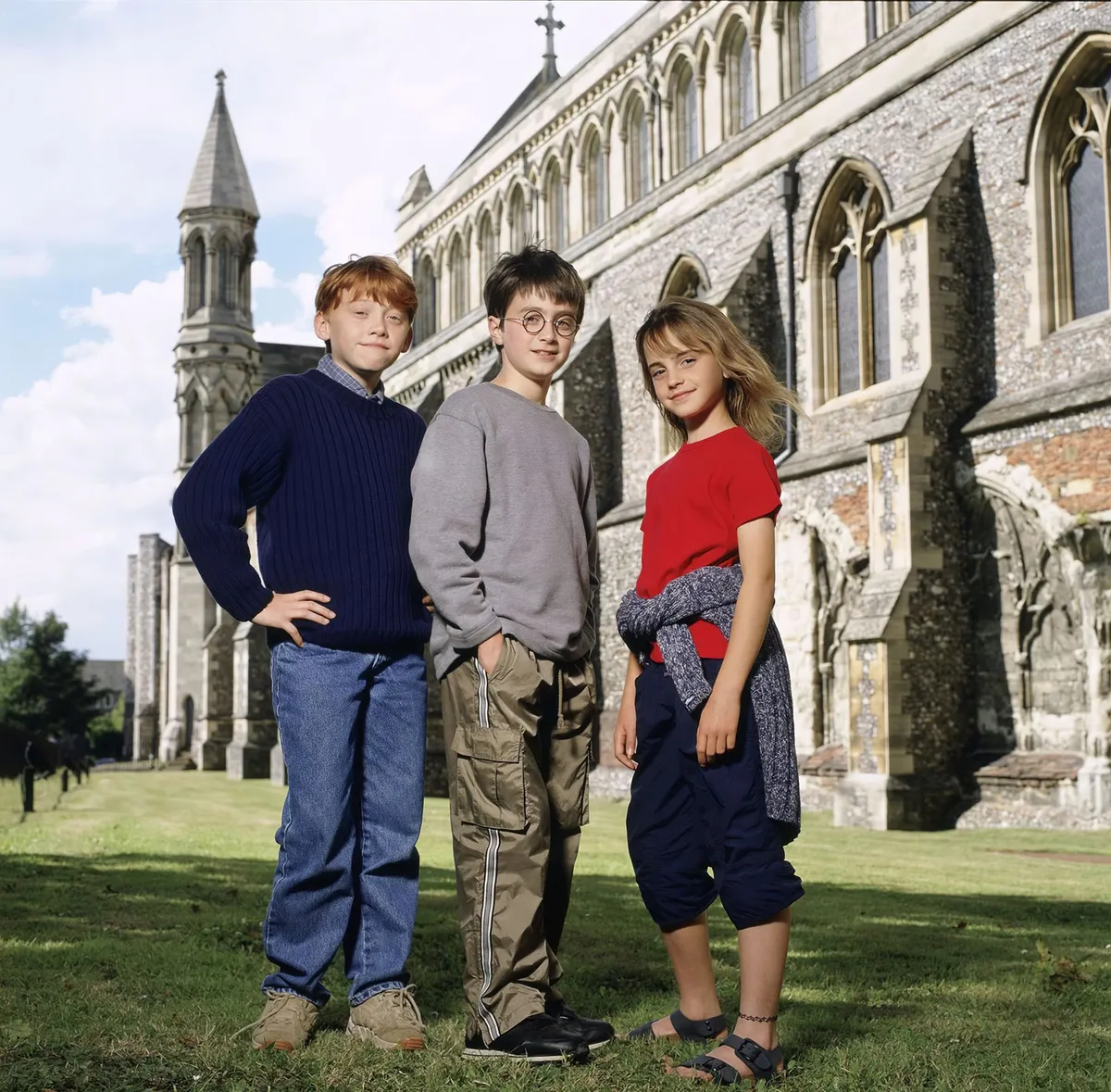 Harry Potter EMMA WATSON , RUPERT GRINT  and DANIEL RADCLIFFE  in HARRY POTTER AND THE SORCERER'S STONE (2001).
