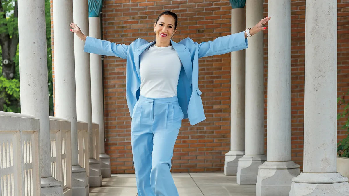 Fésűs Nelly 54. születésnapját munkával tölti