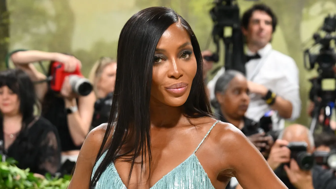 Ötvenen túl is szuperszexi: bikiniben mutatta meg bomba alakját Naomi Campbell