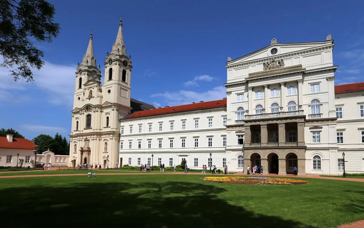 Zirc, apátság, templom