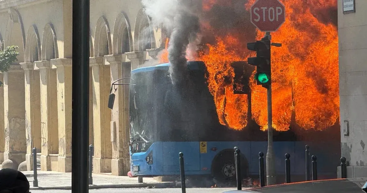 Kigyulladt egy BKV busz