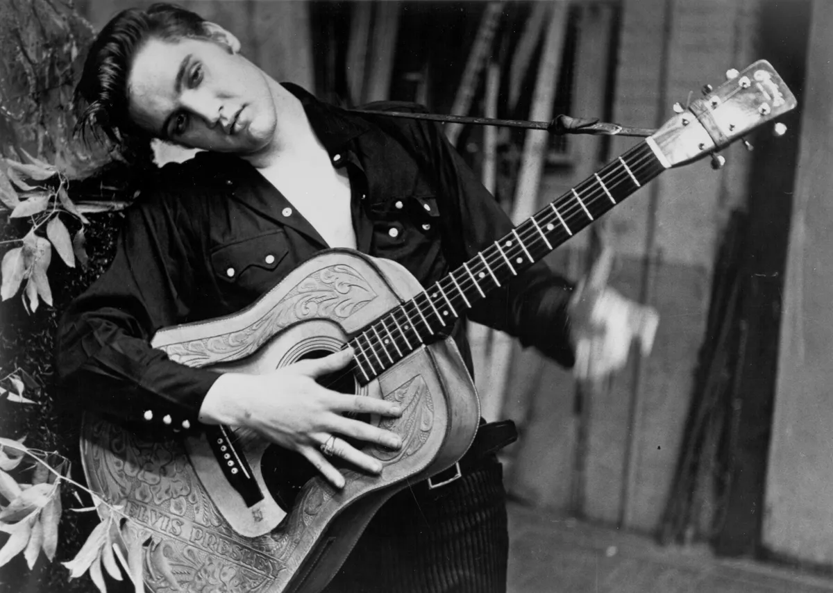 Elvis Presley, portré, gitár