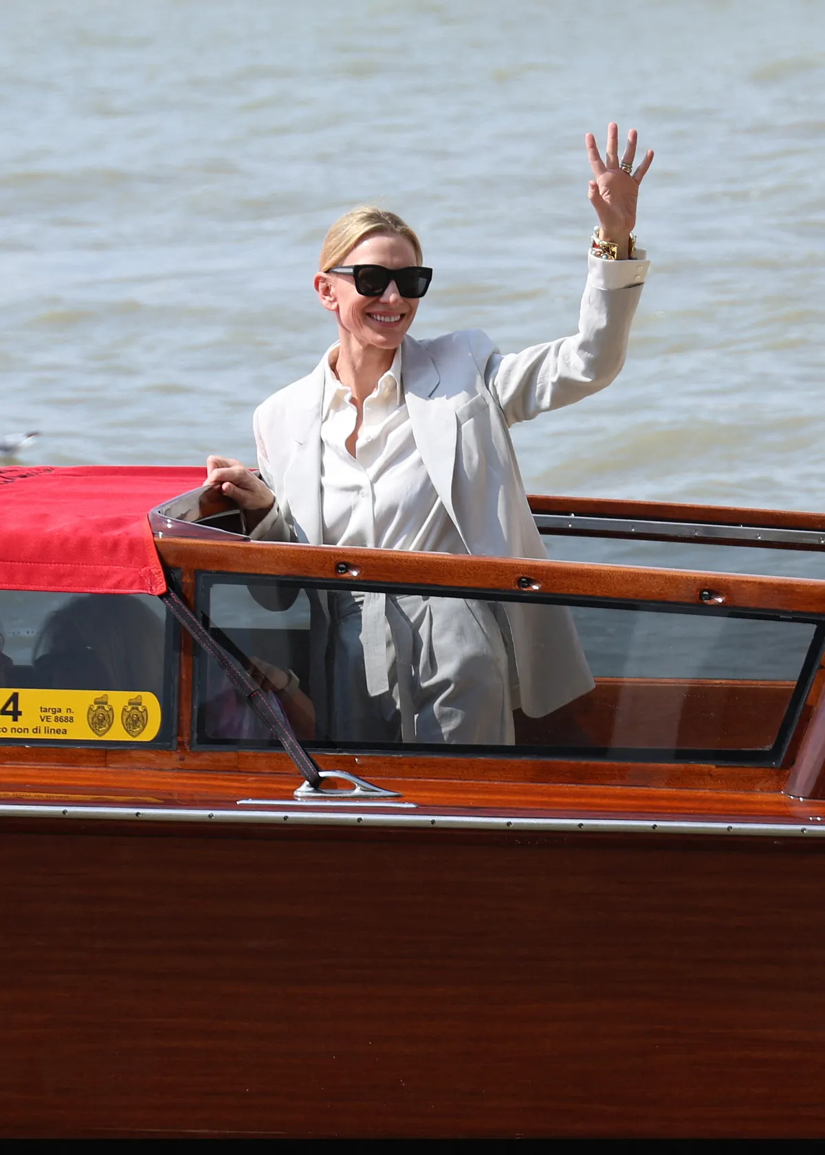 Cate Blanchett arrive à l'aéroport de Venise, le jour de l'ouverture du 82ème Festival International du Film de Venise (Mostra)