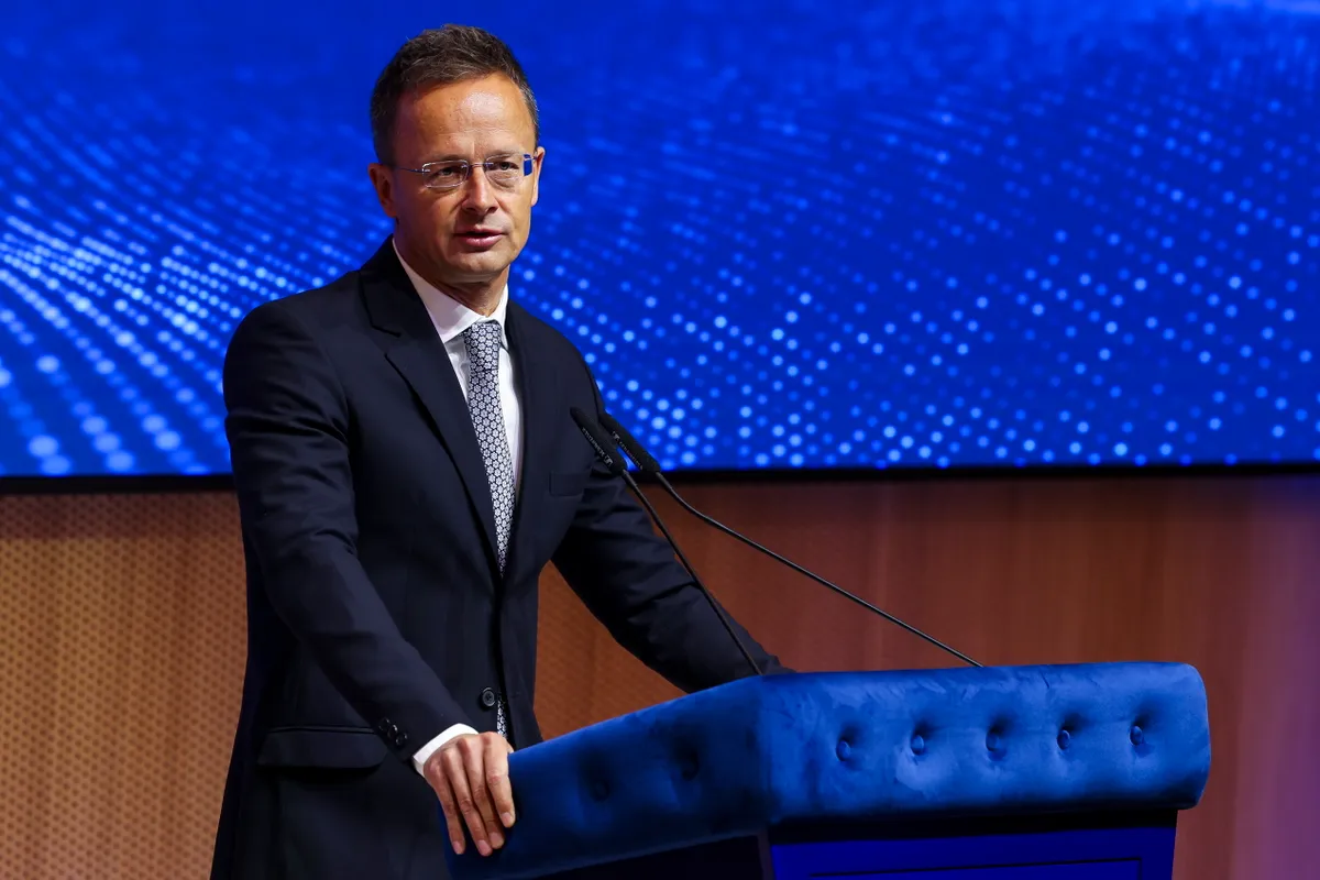 SZIJJÁRTÓ Péter
