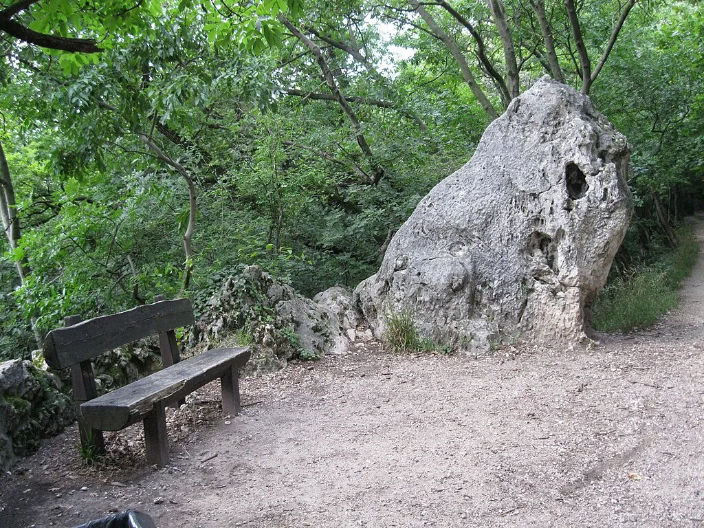 Oroszlán-szikla, Országos Kéktúra, Budai-hegység