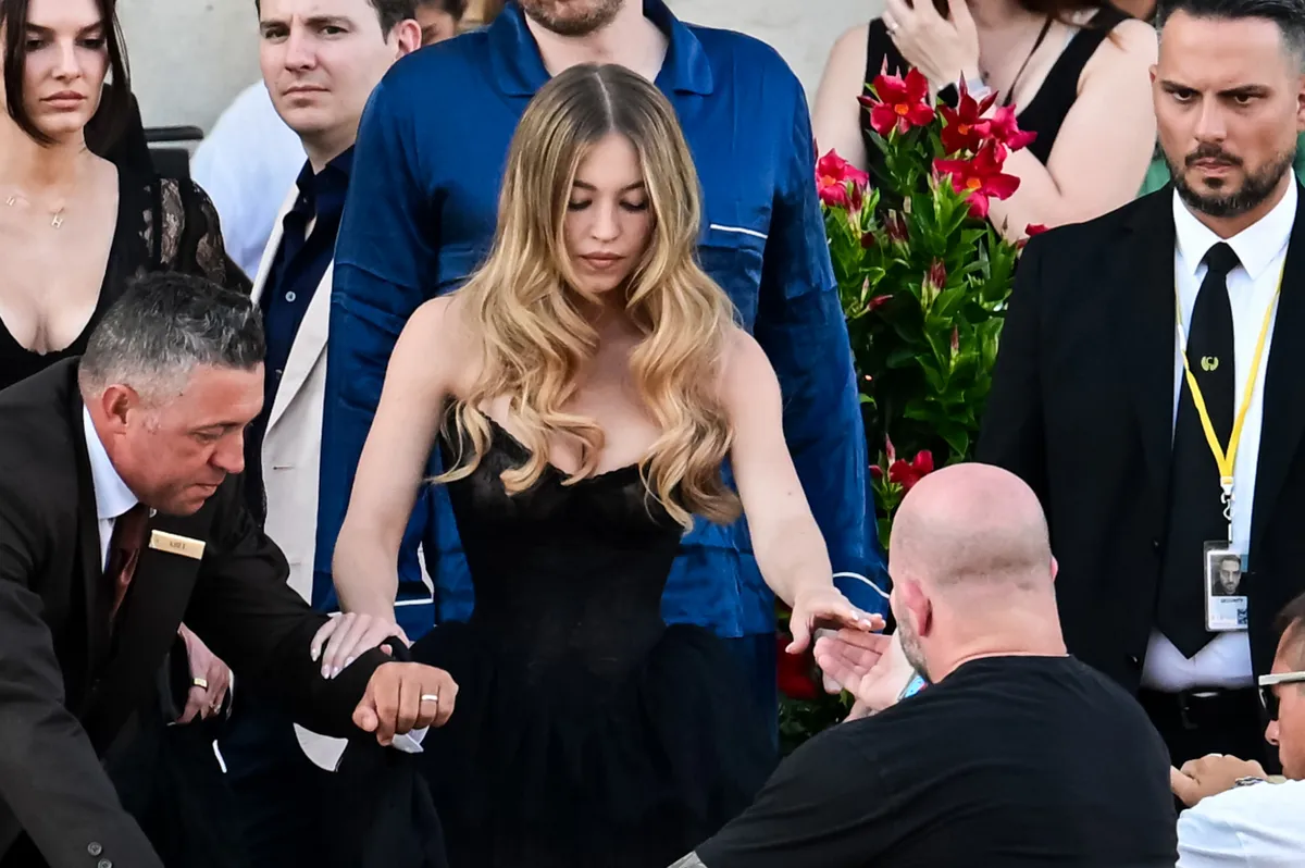 Jeff Bezos and Lauren Sànchez Wedding
Evening Exits from Gritti Hotel