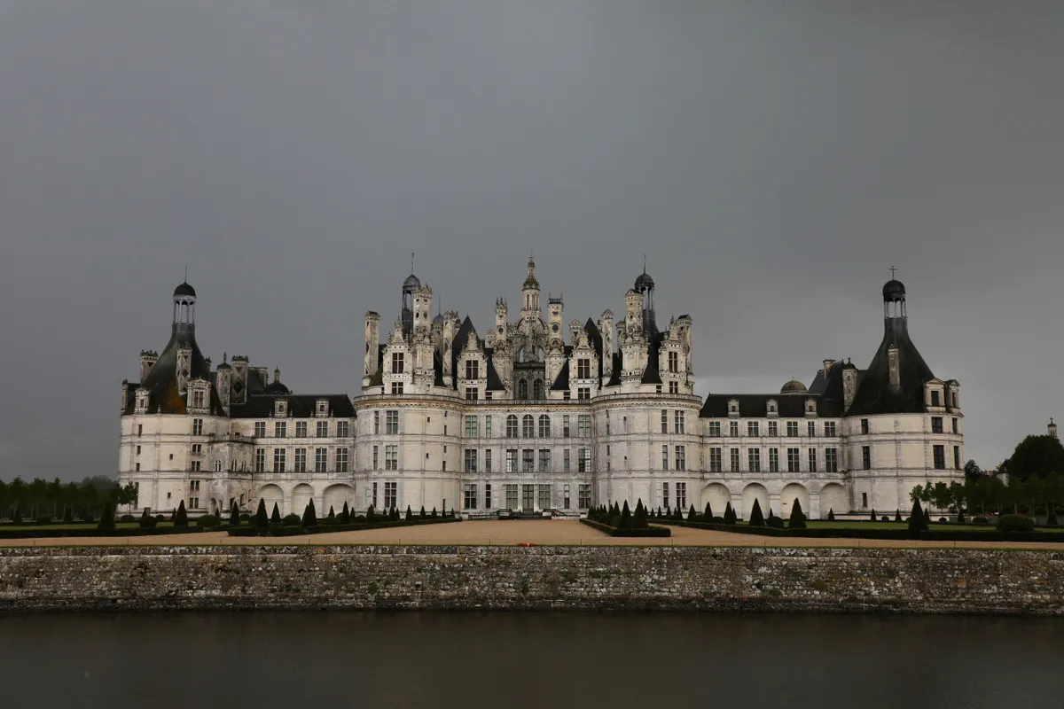 The Château de Chambord, kastély a folyó partján, személyiségteszt, szeretetnyelv