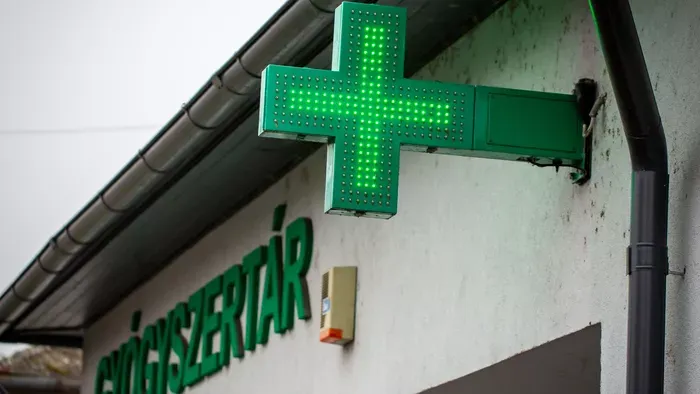 Ütött, vert majd gyógyszertárba akart betörni a drogos férfi