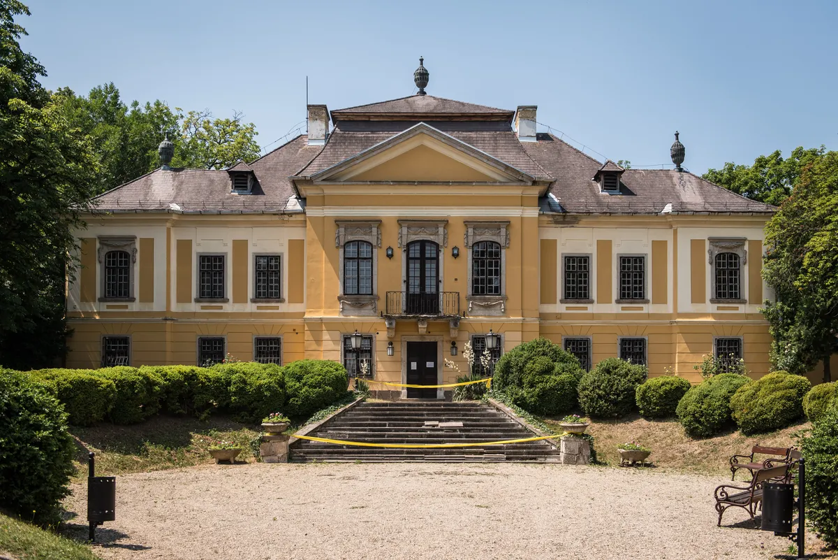 De la Motte kastély, Noszvaj, épület, kert 