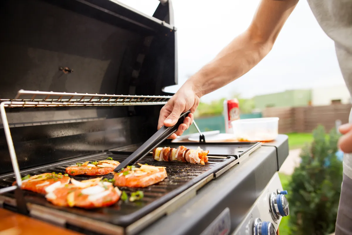 kerti grill, girllsütő, grillezés, grillezett hús, nyári akció