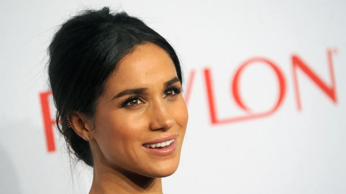 „Rágalmazzák és trollkodják” – Meghan Markle közeli barátja kritizálja a királyi család kettős mércéjét